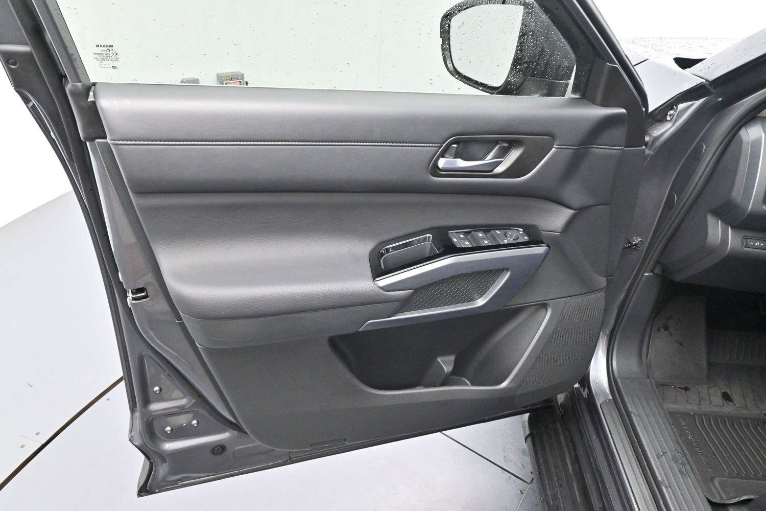 Used 2025 Nissan Pathfinder SL w/ SL Premium Package FWD image 9