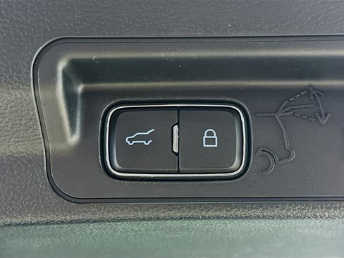 Used 2023 Ford Explorer XLT w/ Equipment Group 202A AWD/4WD image 29