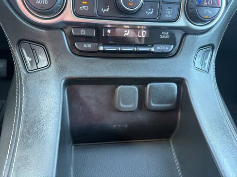 Used 2020 Chevrolet Suburban LT image 16