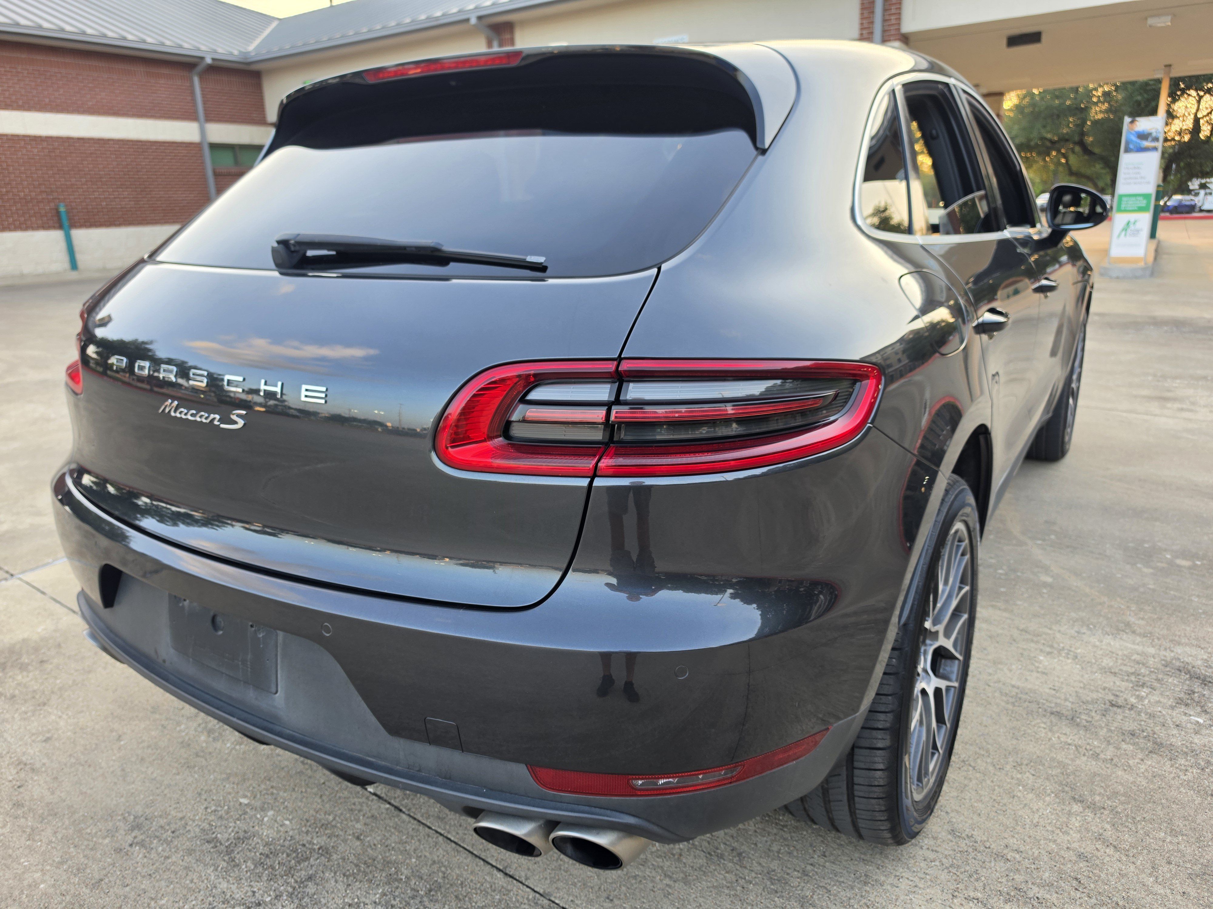 Used 2017 Porsche Macan S AWD/4WD image 7