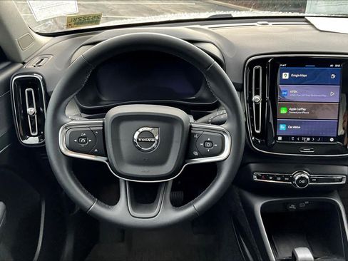 Used 2025 Volvo XC40 B5 Core w/ Protection Package Premier image 8