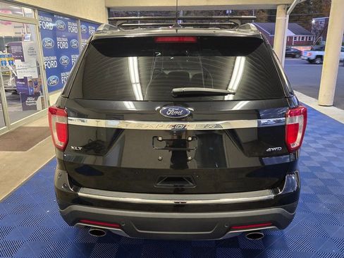 Used 2018 Ford Explorer XLT w/ Equipment Group 202A image 5