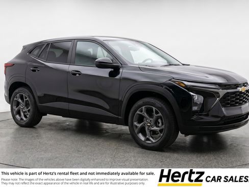 Used 2025 Chevrolet Trax LT FWD image 1
