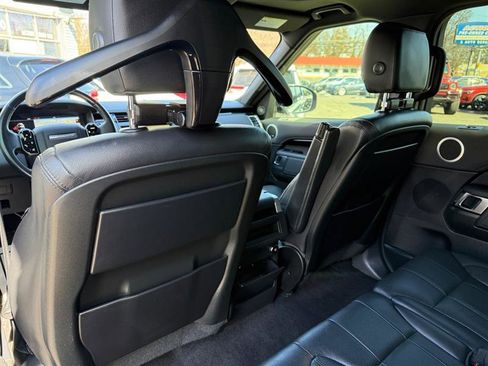 Used 2020 Land Rover Discovery SE image 37