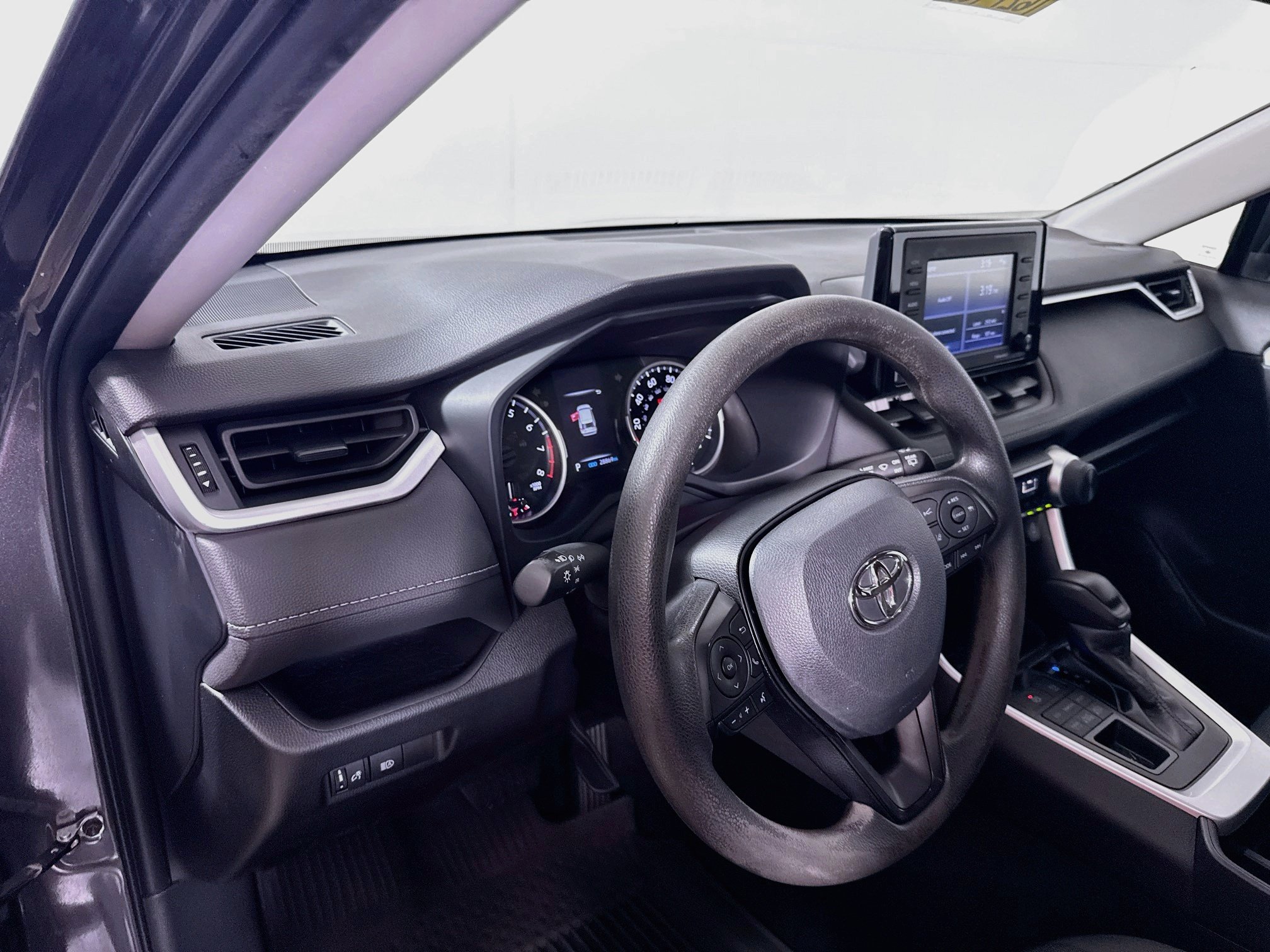 Used 2022 Toyota RAV4 LE AWD/4WD image 9