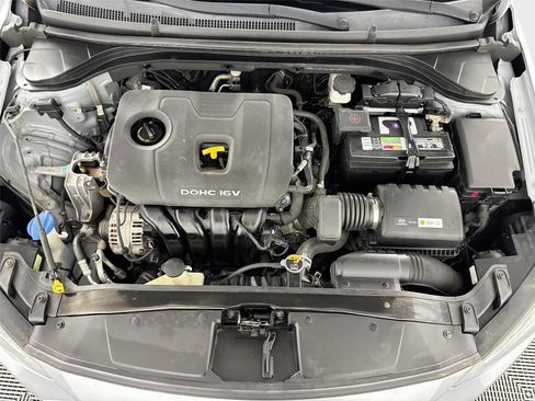 Used 2017 Hyundai Elantra SE FWD image 26