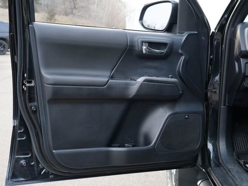 Used 2019 Toyota Tacoma TRD Off-Road image 15