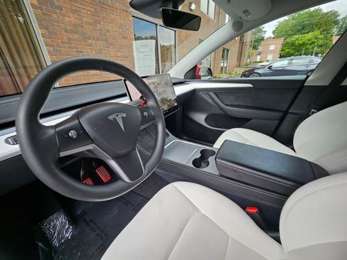 Used 2023 Tesla Model Y 2WD image 38