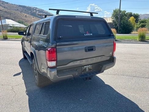 Used 2016 Toyota Tacoma TRD Off-Road AWD/4WD image 6