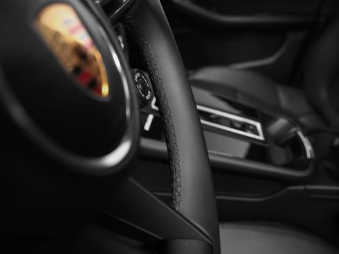 Certified 2026 Porsche Macan image 33