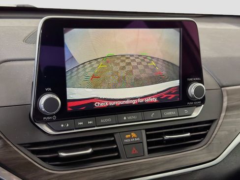 Used 2025 Nissan Altima 2.5 SV FWD image 17