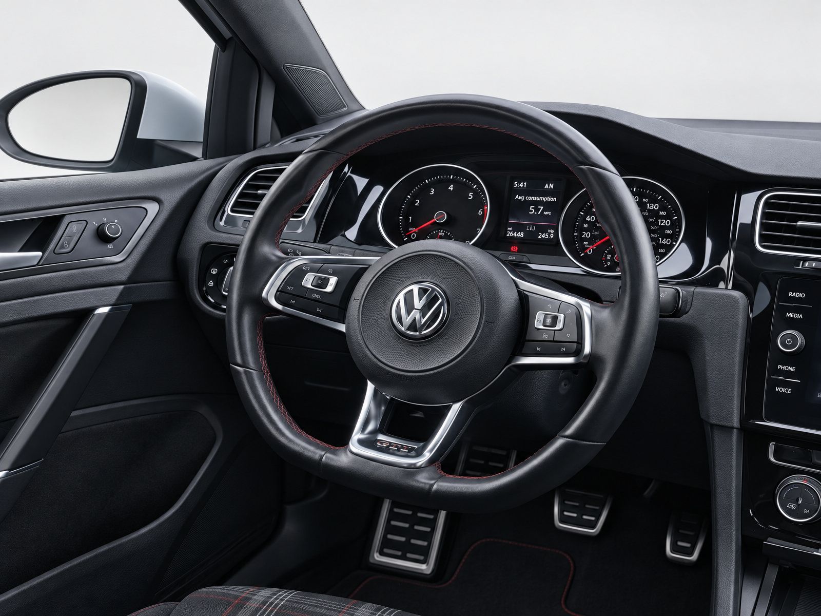 Used 2018 Volkswagen GTI SE FWD image 22