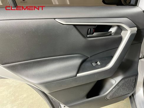 Used 2022 Toyota RAV4 LE FWD image 27