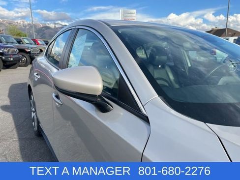 Used 2023 MAZDA MAZDA3 s FWD image 7