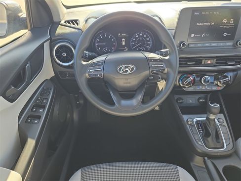 Used 2023 Hyundai Kona SE image 15