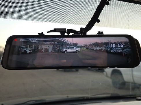 Used 2015 Chrysler Town & Country Touring image 17