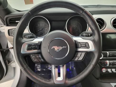 Used 2022 Ford Mustang Premium RWD image 4