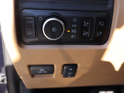 Used 2025 Ford F250 Lariat image 21