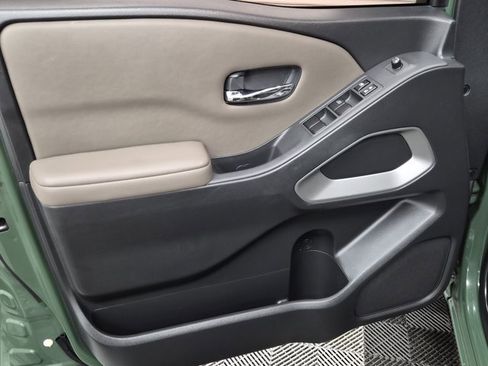 Used 2022 Nissan Frontier SV image 16