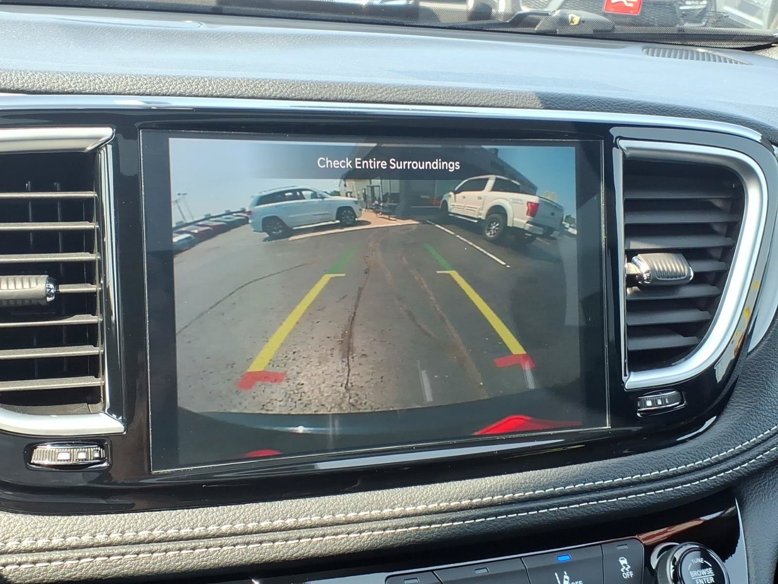 Used 2025 Chrysler Pacifica Limited FWD image 15