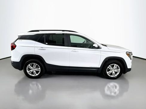 Used 2024 GMC Terrain SLE w/ Driver Convenience Package FWD image 9