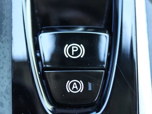 Used 2025 Volvo V60 B5 Cross Country Plus AWD/4WD image 31