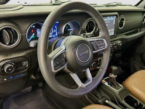 Used 2023 Jeep Wrangler Unlimited Sahara AWD/4WD image 18