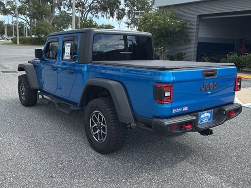 Used 2025 Jeep Gladiator Rubicon w/ Safety Group AWD/4WD image 8