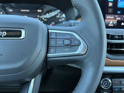 Used 2025 Jeep Compass Limited AWD/4WD image 18