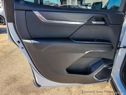 Used 2025 GMC Acadia Elevation AWD/4WD image 19