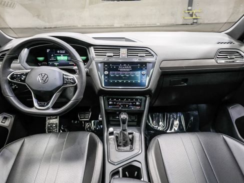 Used 2022 Volkswagen Tiguan SE R-Line FWD image 15