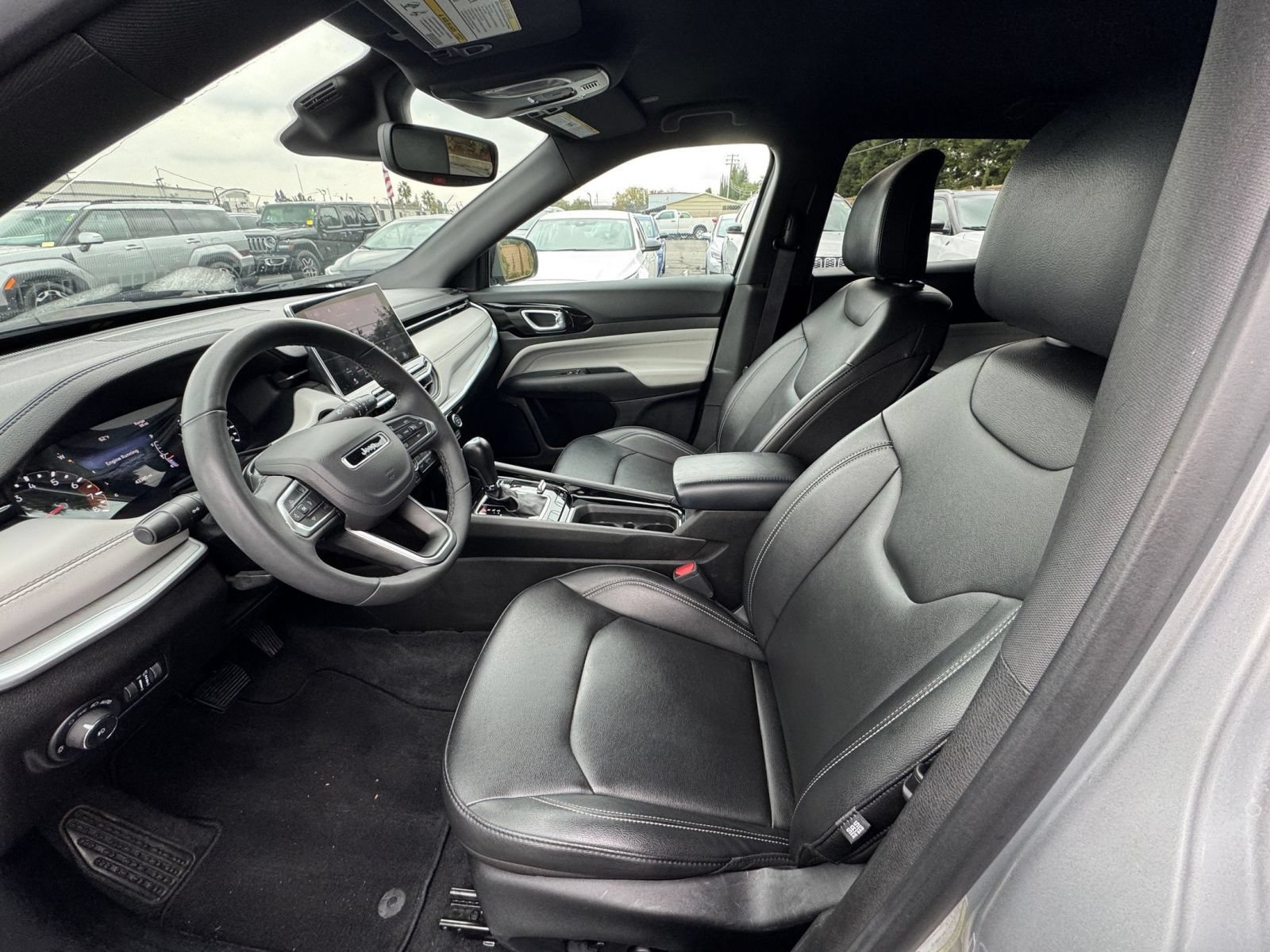 Used 2025 Jeep Compass Limited AWD/4WD image 27