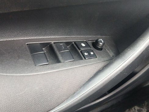 Used 2025 Toyota Corolla LE image 20