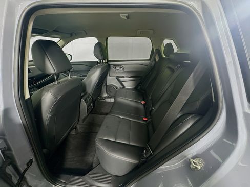 Used 2024 Nissan Rogue SL image 29