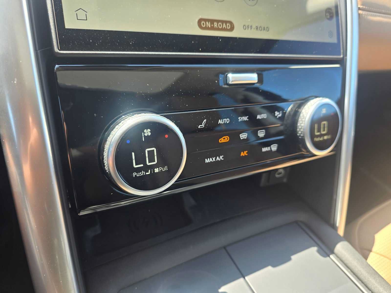 Used 2025 Land Rover Discovery Metropolitan Edition AWD/4WD image 31