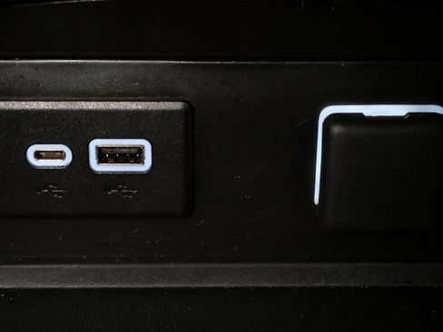 Used 2023 Buick Envision Preferred image 22