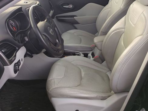 Used 2019 Jeep Cherokee Limited image 15