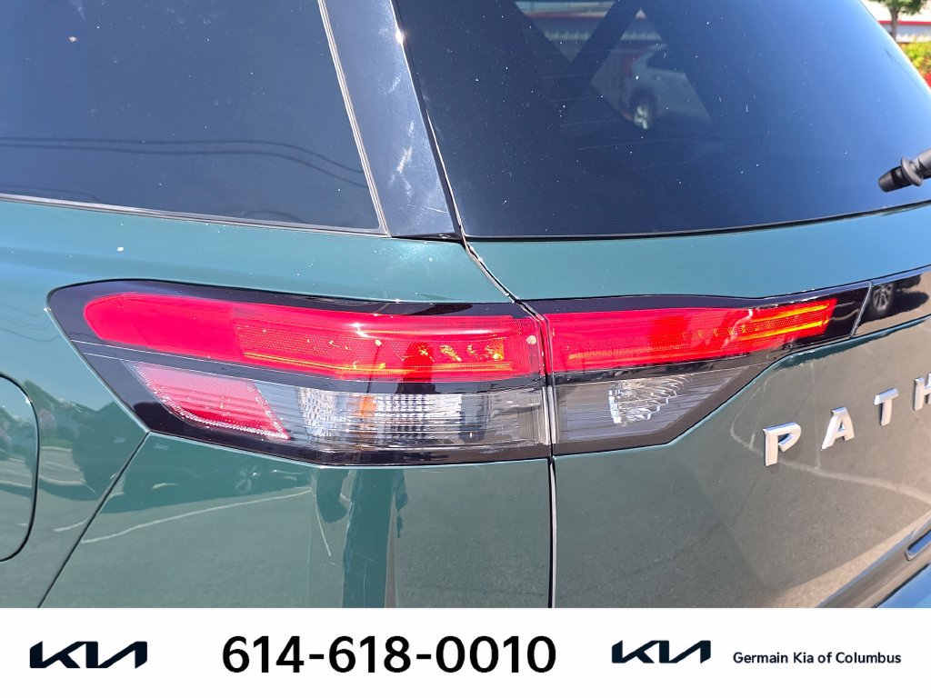 Used 2023 Nissan Pathfinder Platinum AWD/4WD image 15