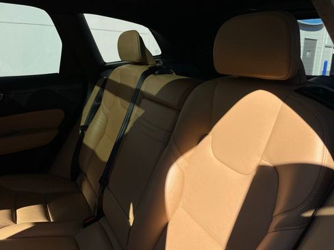 Used 2020 Volvo XC60 T5 Momentum w/ Protection Package Premier image 40