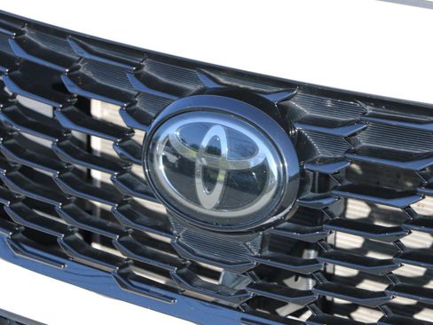 Used 2023 Toyota Highlander XSE image 12