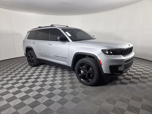 Used 2024 Jeep Grand Cherokee L Laredo AWD/4WD image 3