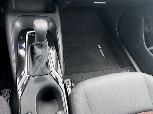 Certified 2025 Toyota Corolla SE image 18