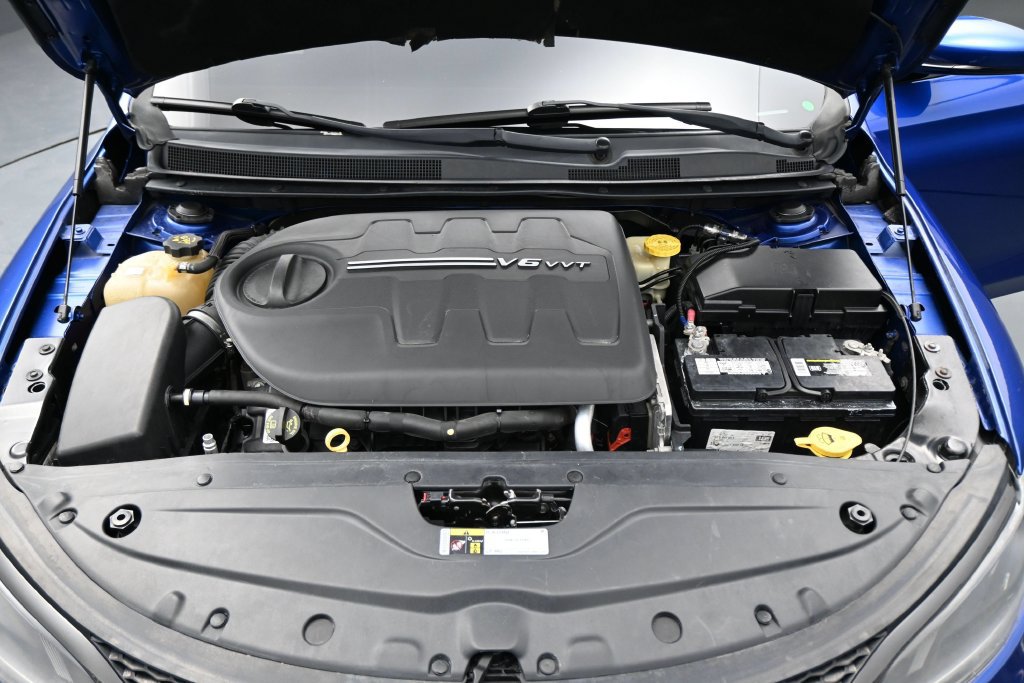 Used 2015 Chrysler 200 S w/ Navigation & Sound Group I FWD image 26