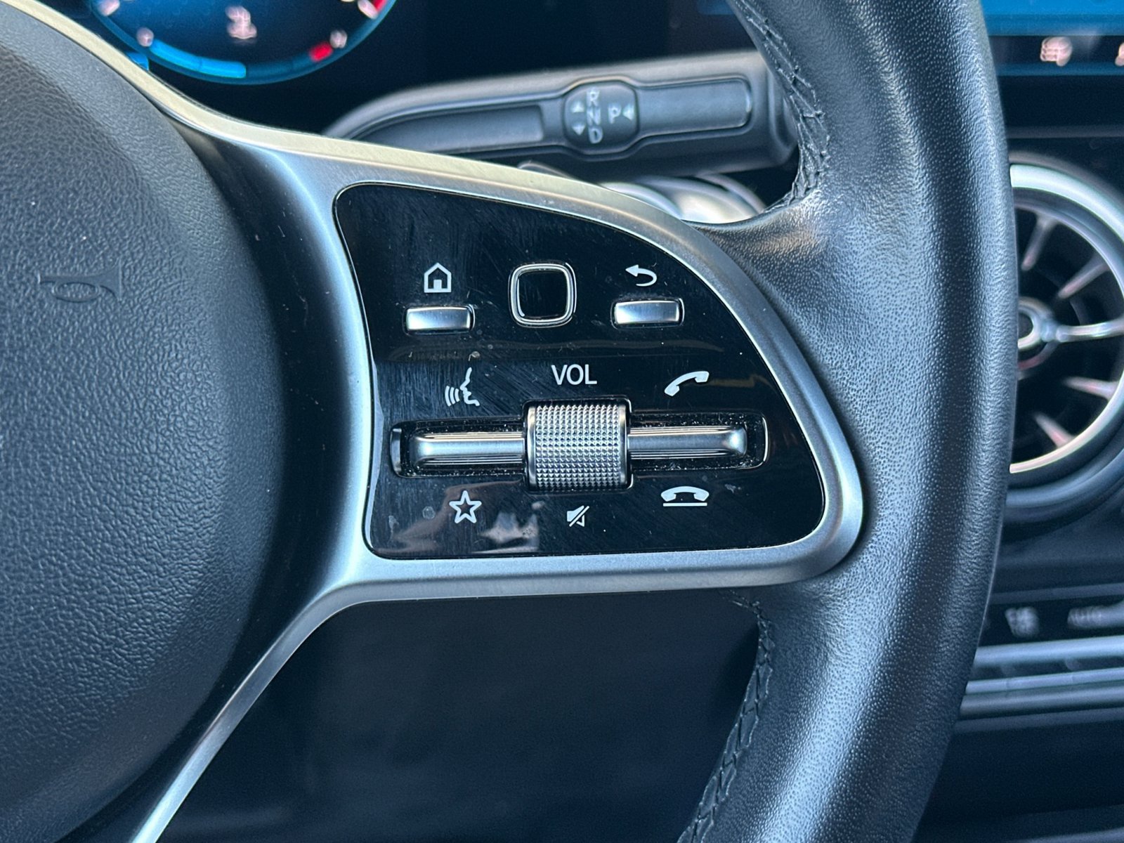 Used 2023 Mercedes-Benz GLB 250 w/ Premium Package image 25