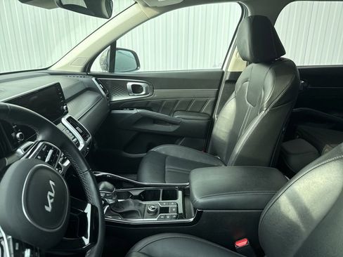 Used 2023 Kia Sorento SX image 9