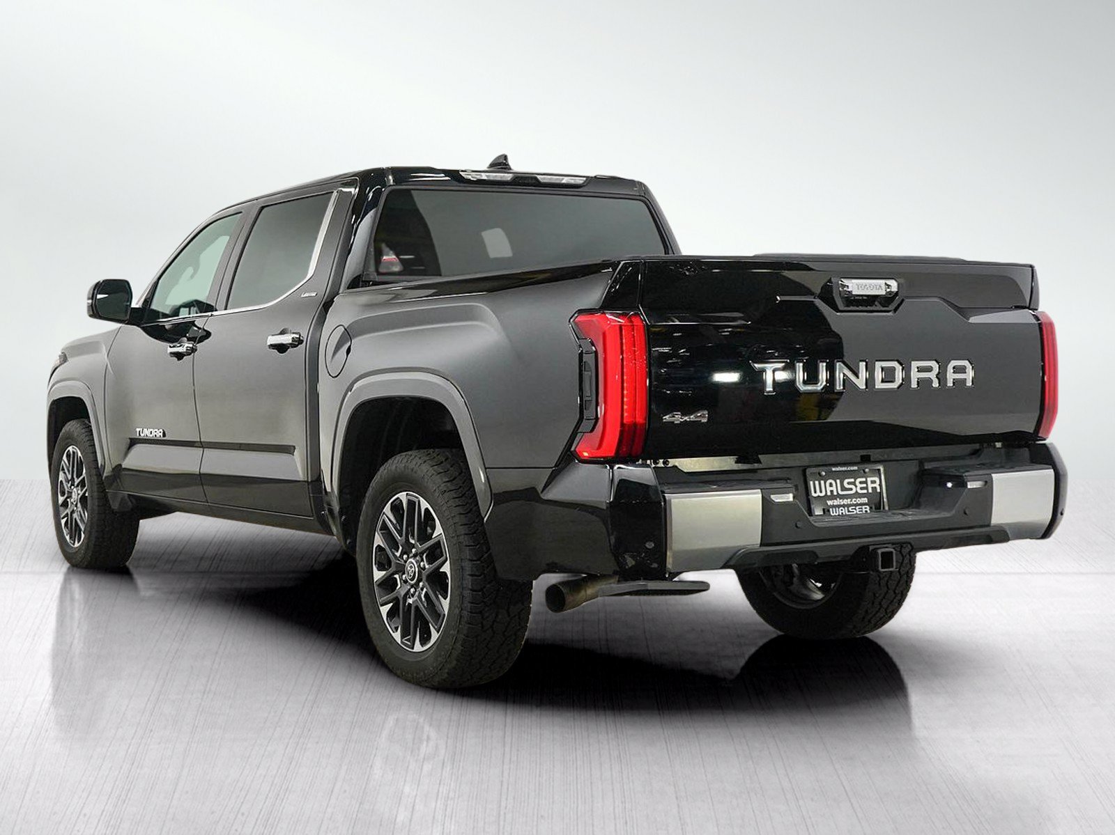 Used 2023 Toyota Tundra Limited w/ Power Package AWD/4WD image 3
