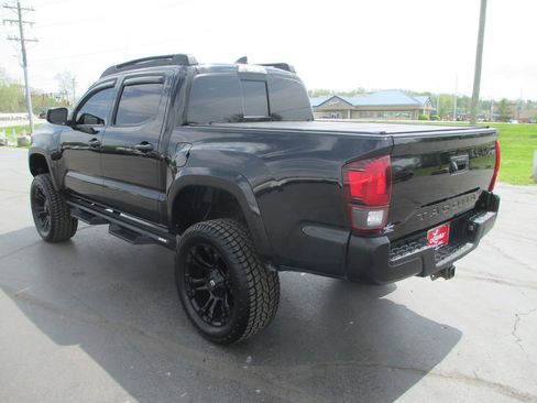 Used 2019 Toyota Tacoma SR5 image 9