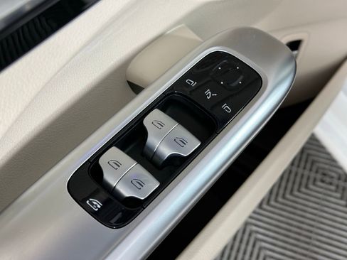 Used 2023 Mercedes-Benz C 300 4MATIC Sedan image 36