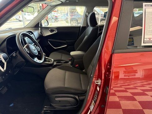 Used 2021 Kia Soul LX image 9