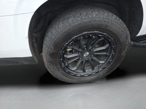 Used 2023 GMC Yukon AT4 AWD/4WD image 16